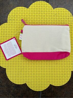 Thirty-One Canvas Crew Gives Zip Pouch NWT